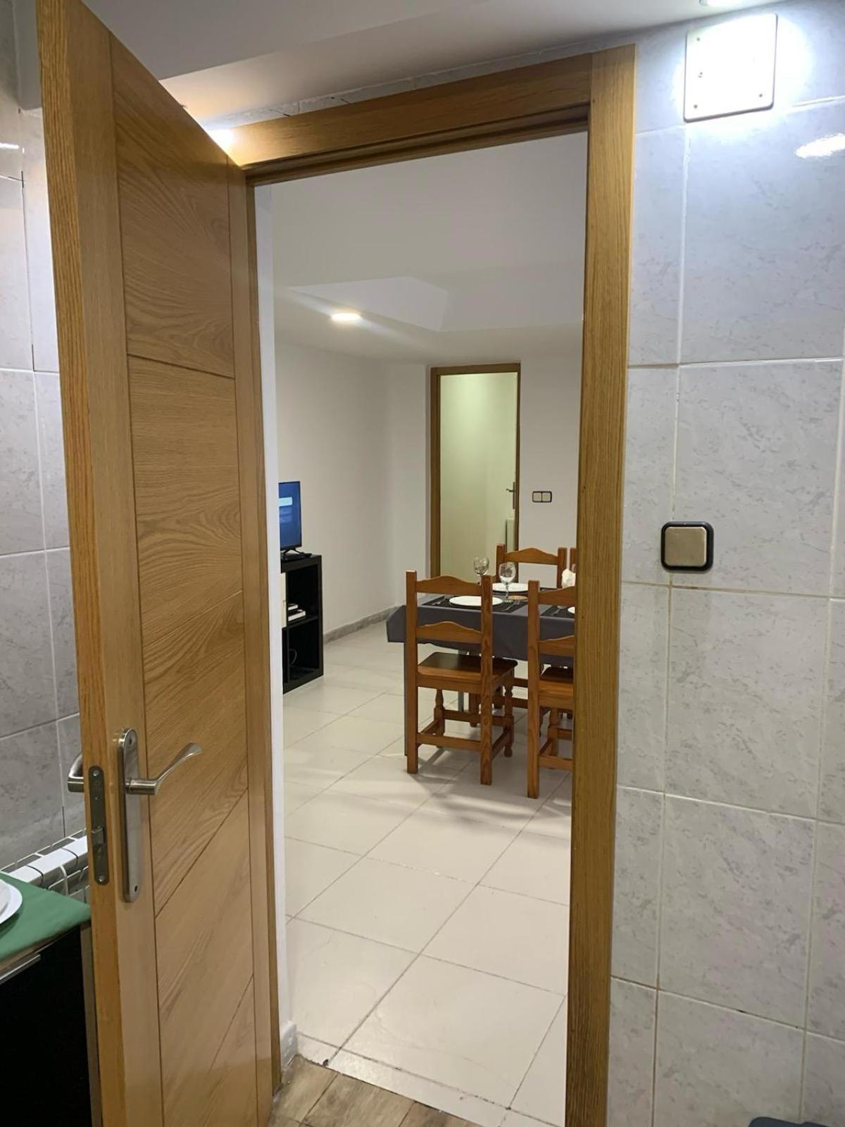 Apartamento Completo Para 8 Personas A 5 Minutos Del Aeropuerto E Ifema Apartment Madrid Bagian luar foto