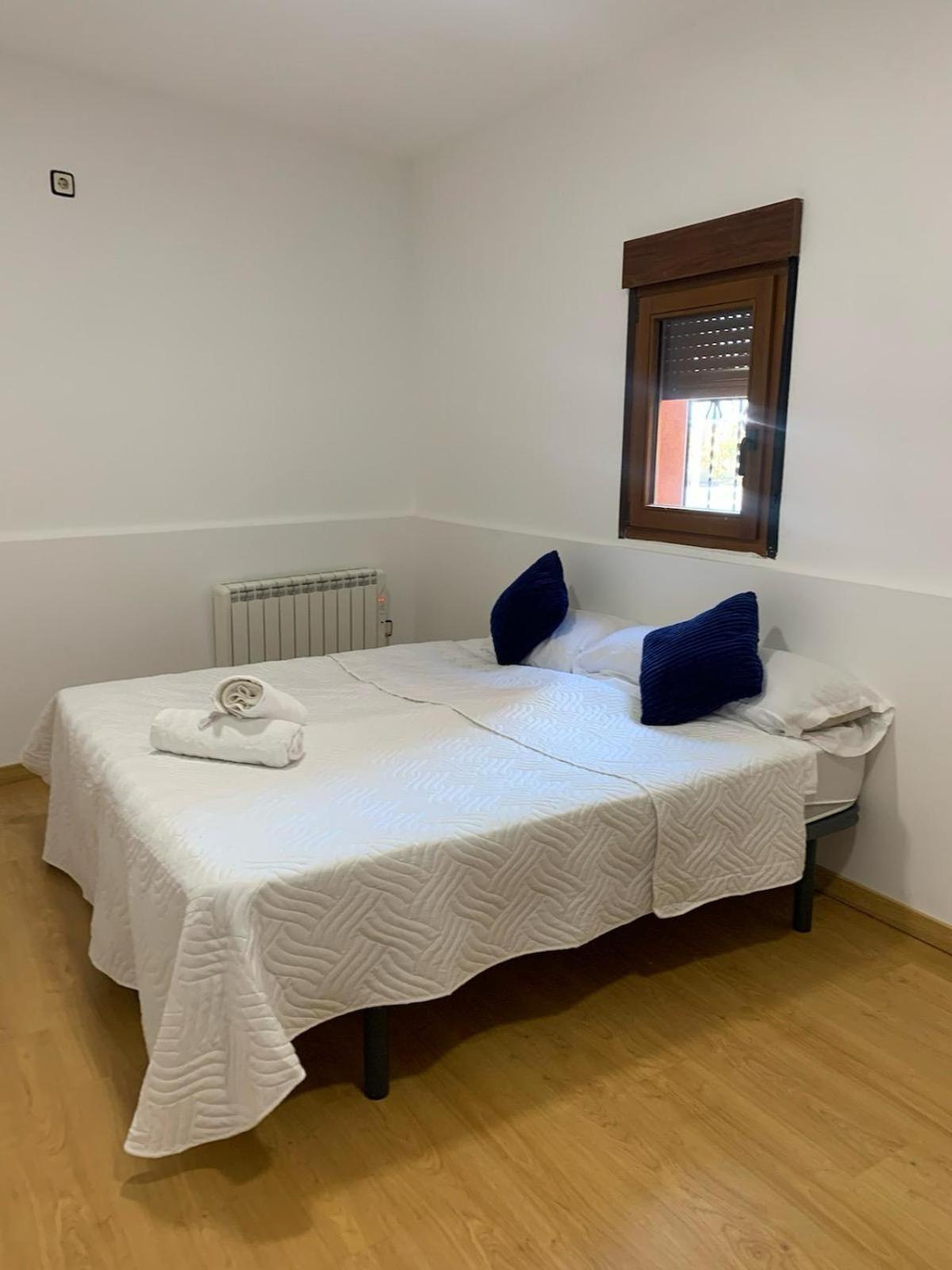 Apartamento Completo Para 8 Personas A 5 Minutos Del Aeropuerto E Ifema Apartment Madrid Bagian luar foto