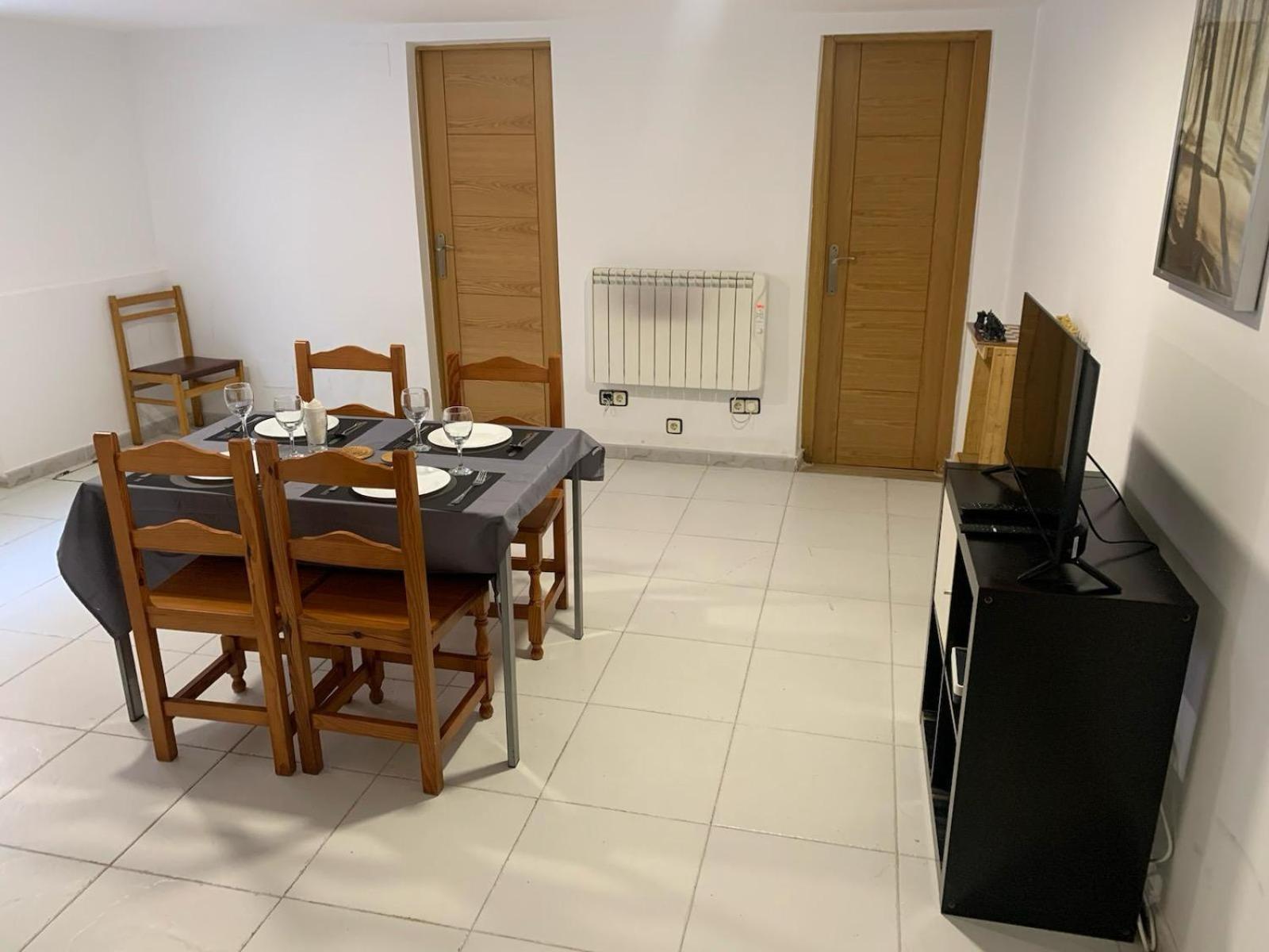 Apartamento Completo Para 8 Personas A 5 Minutos Del Aeropuerto E Ifema Apartment Madrid Bagian luar foto