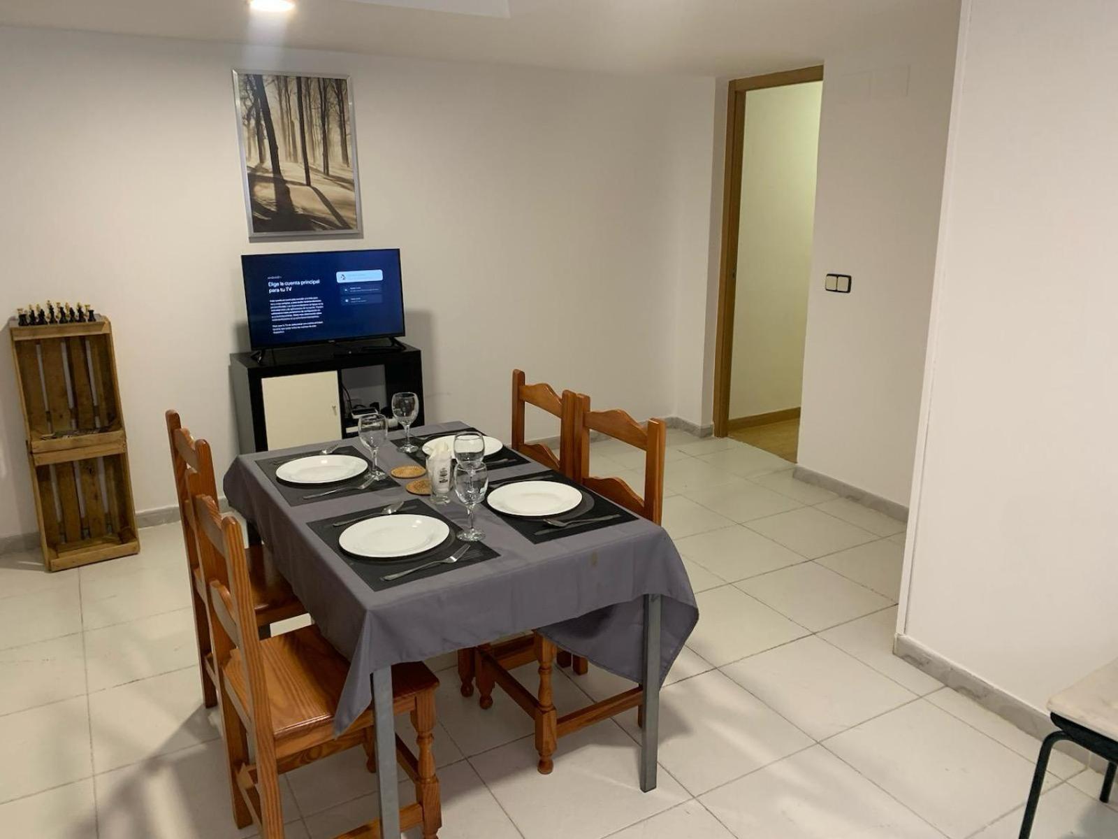 Apartamento Completo Para 8 Personas A 5 Minutos Del Aeropuerto E Ifema Apartment Madrid Bagian luar foto