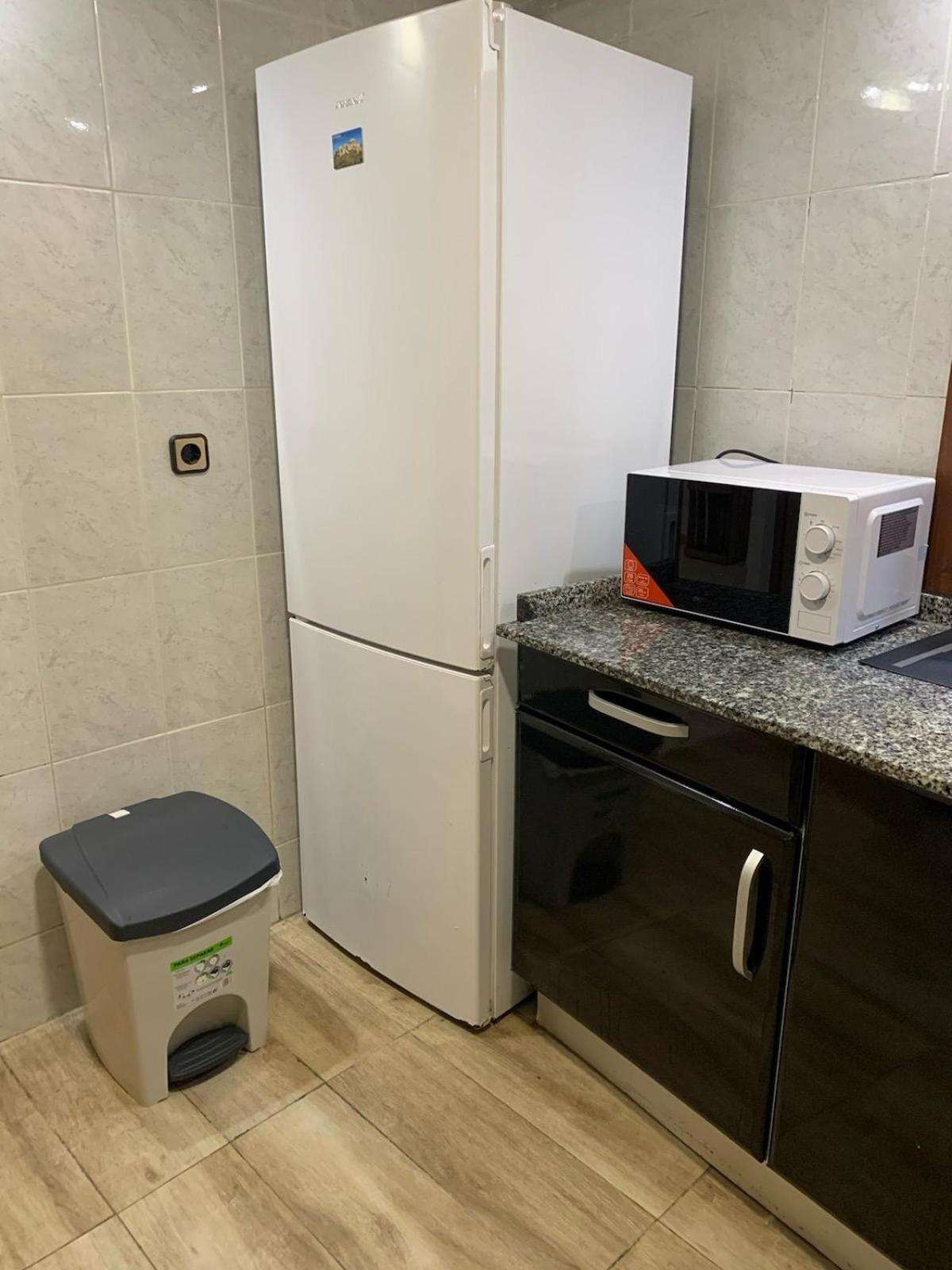 Apartamento Completo Para 8 Personas A 5 Minutos Del Aeropuerto E Ifema Apartment Madrid Bagian luar foto